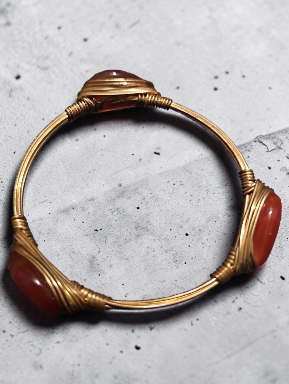 Sassified Boutique Nwt Gold Wire Bangle with Carnelian Stone Accents